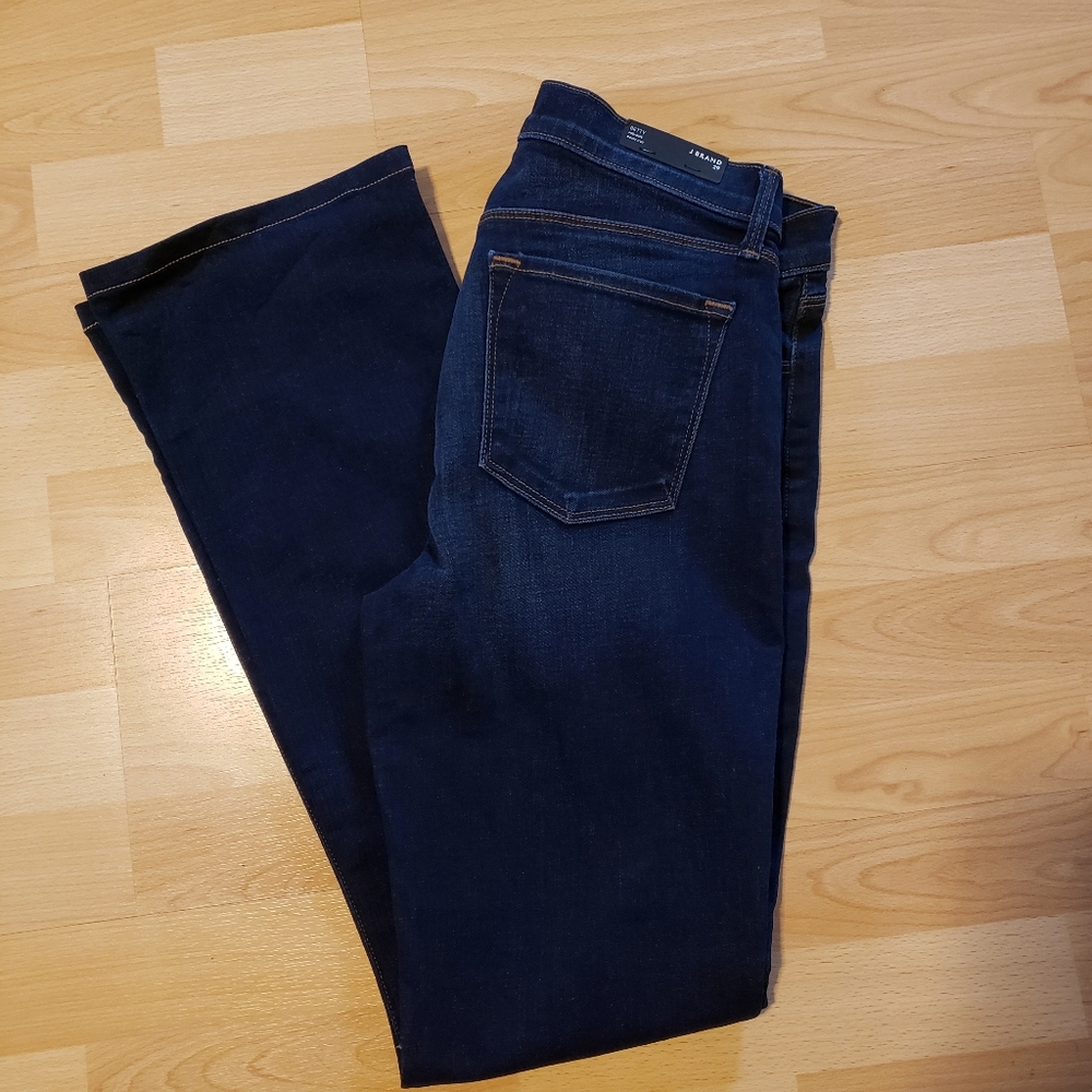 J BRAND NWT Betty mid rise bootcut, dark wash